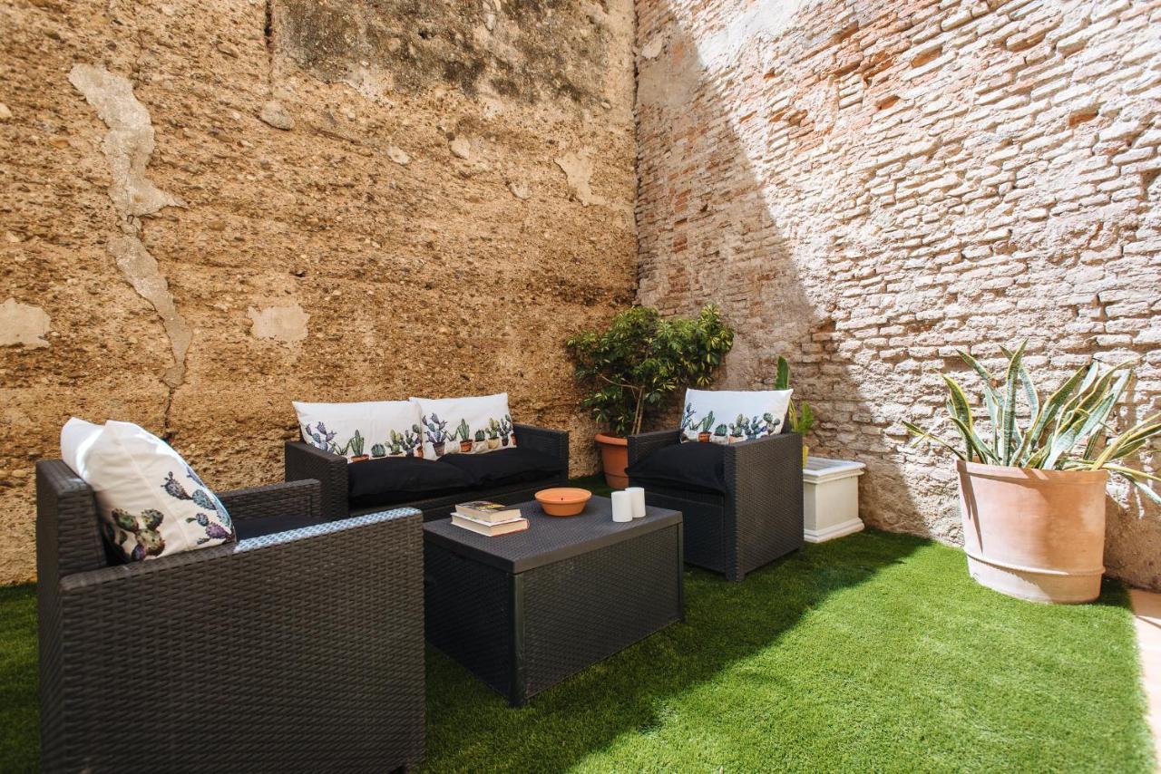 Sol Suite Apartment With Garden Séville Extérieur photo
